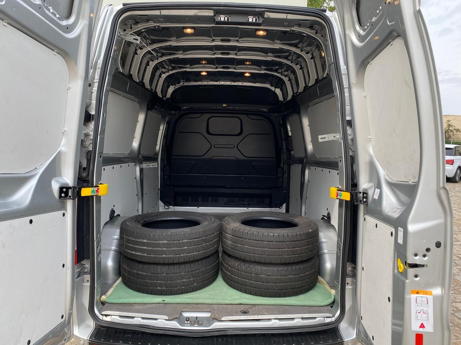 Fahrzeugabbildung Ford Transit Custom 340 L2 H3 +CAM+CARPLAY+NAVI+PDC+