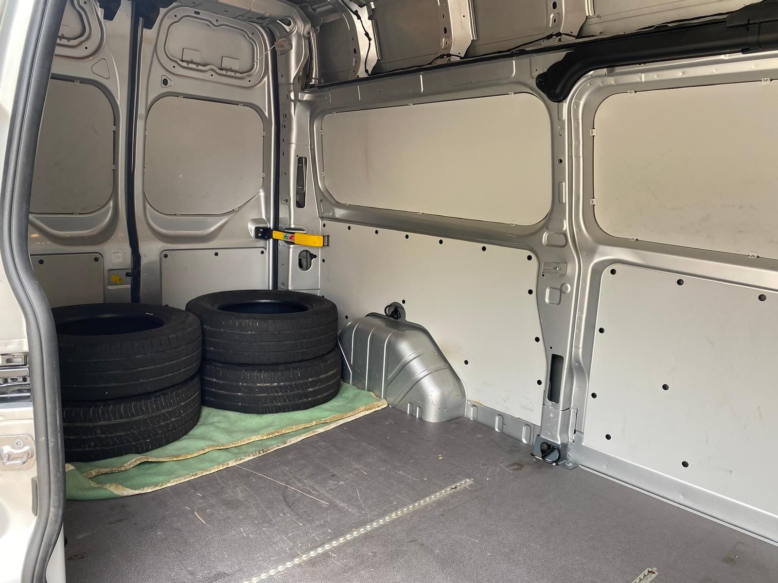 Fahrzeugabbildung Ford Transit Custom 340 L2 H3 +CAM+CARPLAY+NAVI+PDC+