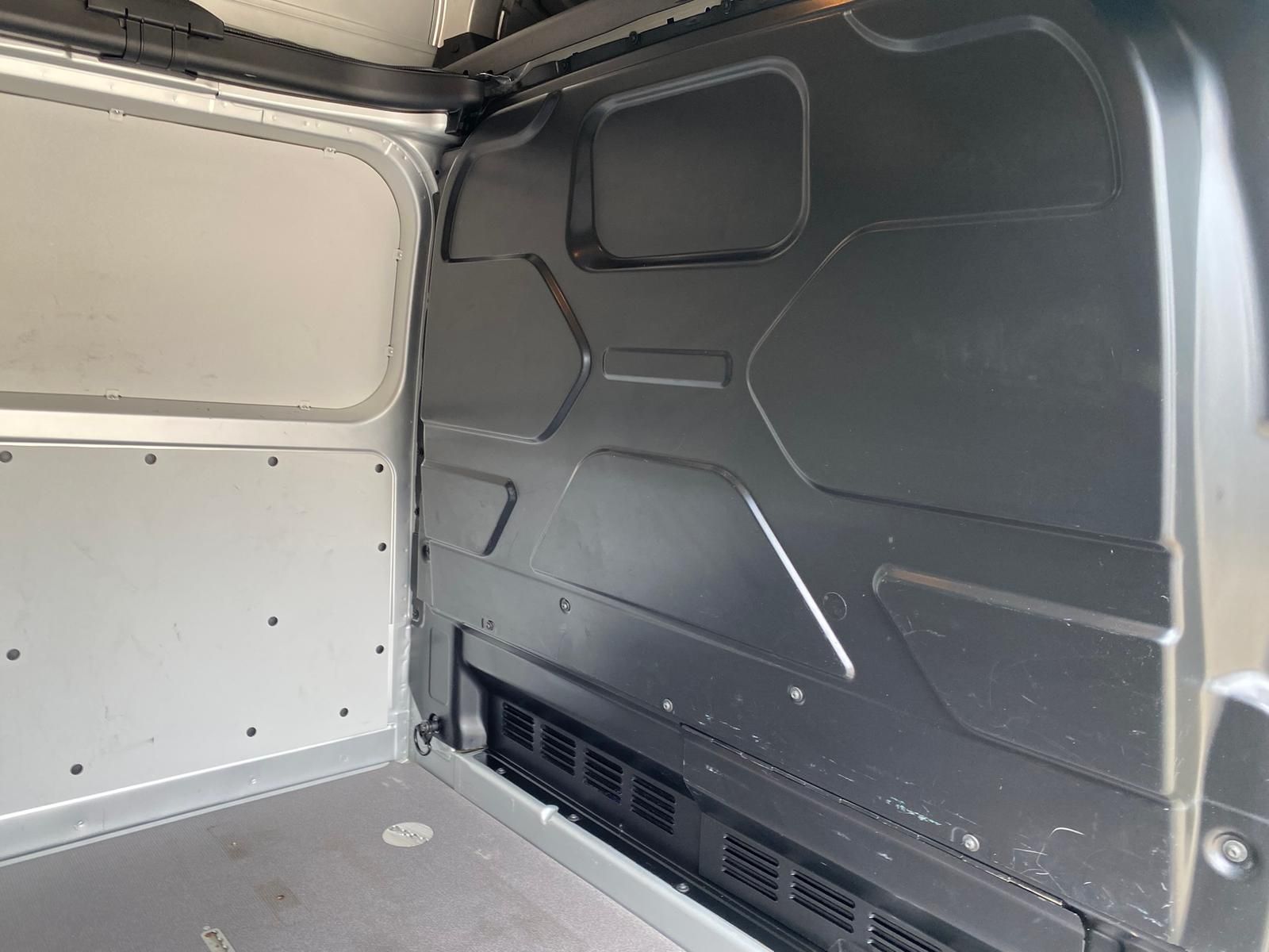 Fahrzeugabbildung Ford Transit Custom 340 L2 H3 +CAM+CARPLAY+NAVI+PDC+