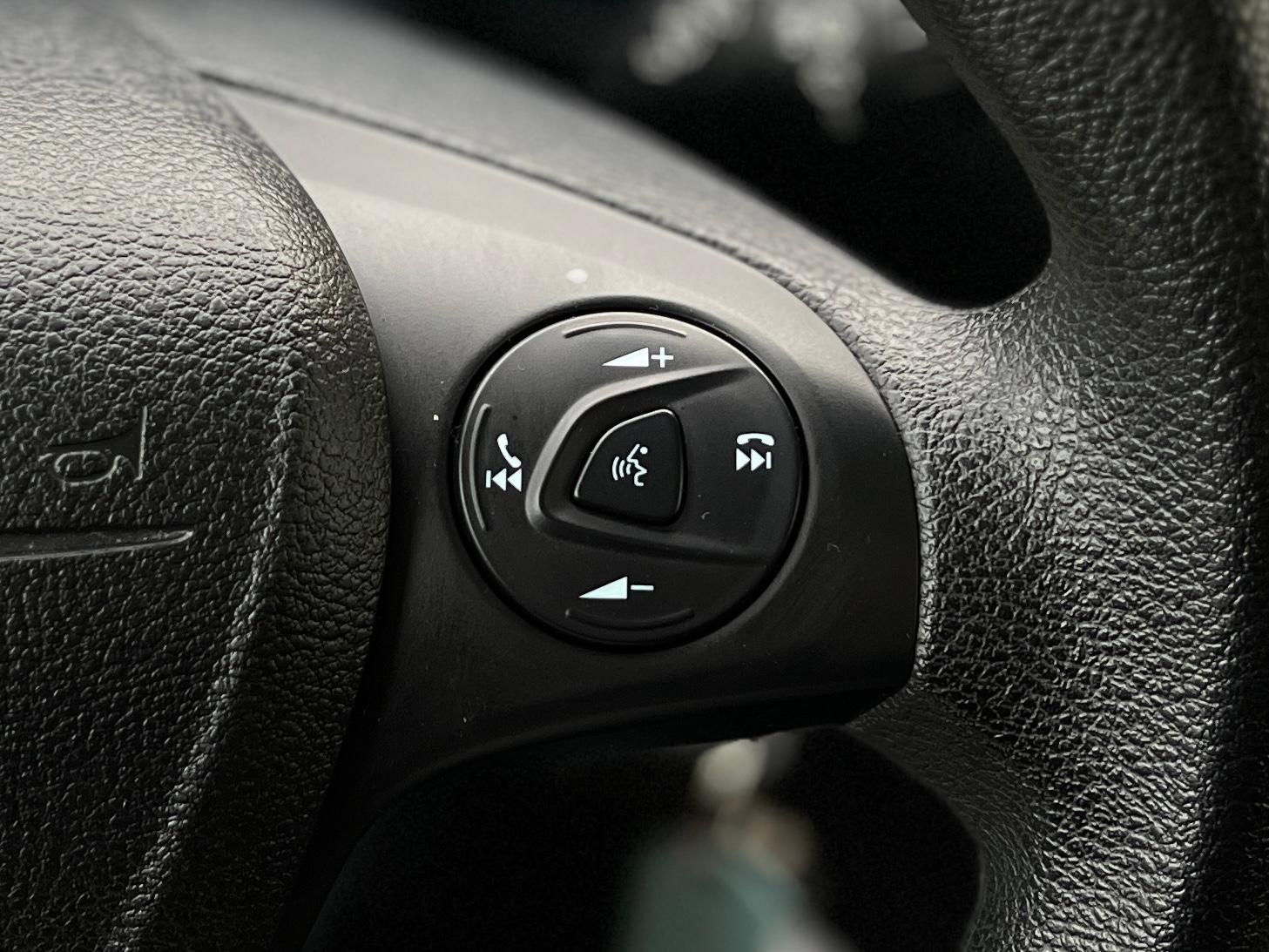 Fahrzeugabbildung Ford Transit Connect lang +AHK+CAM+CARPLAY+DAB+