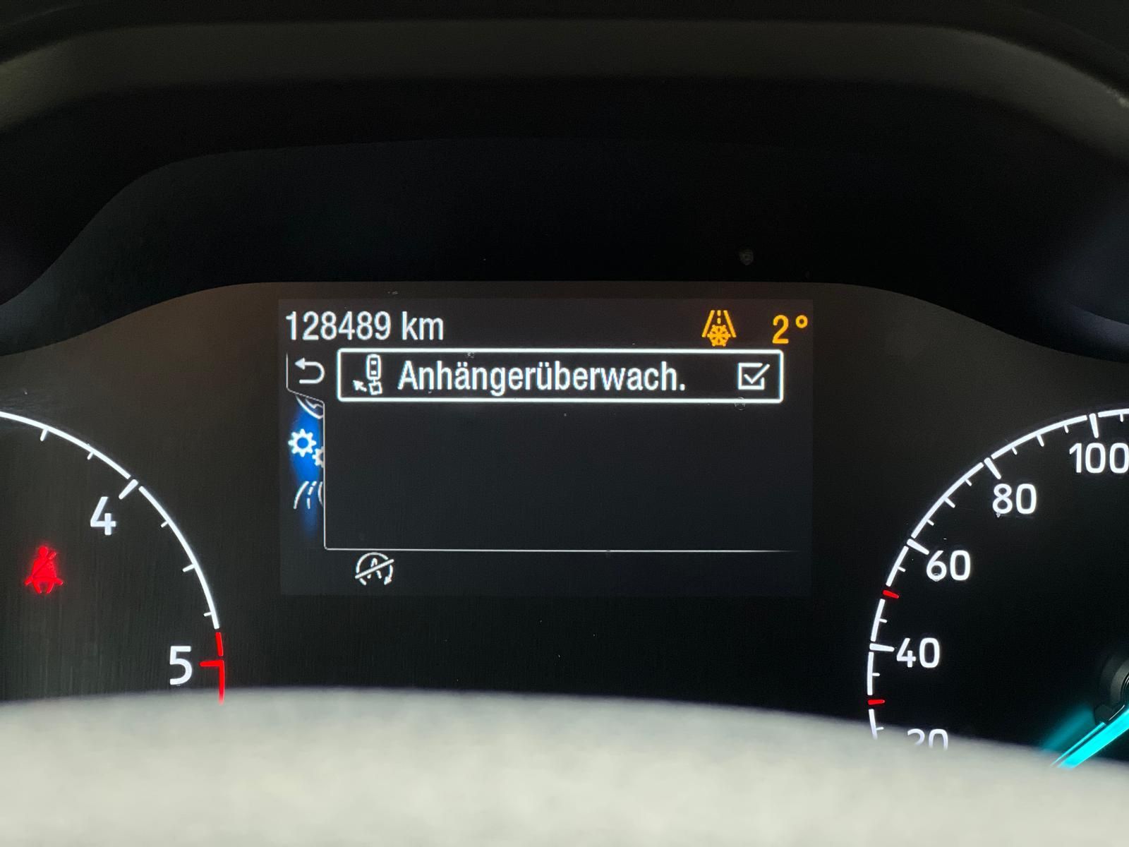 Fahrzeugabbildung Ford Transit Connect lang +AHK+CAM+CARPLAY+DAB+