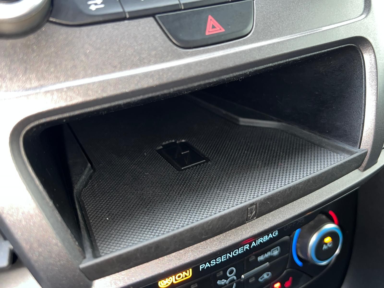 Fahrzeugabbildung Ford Transit Connect lang +AHK+CAM+CARPLAY+DAB+