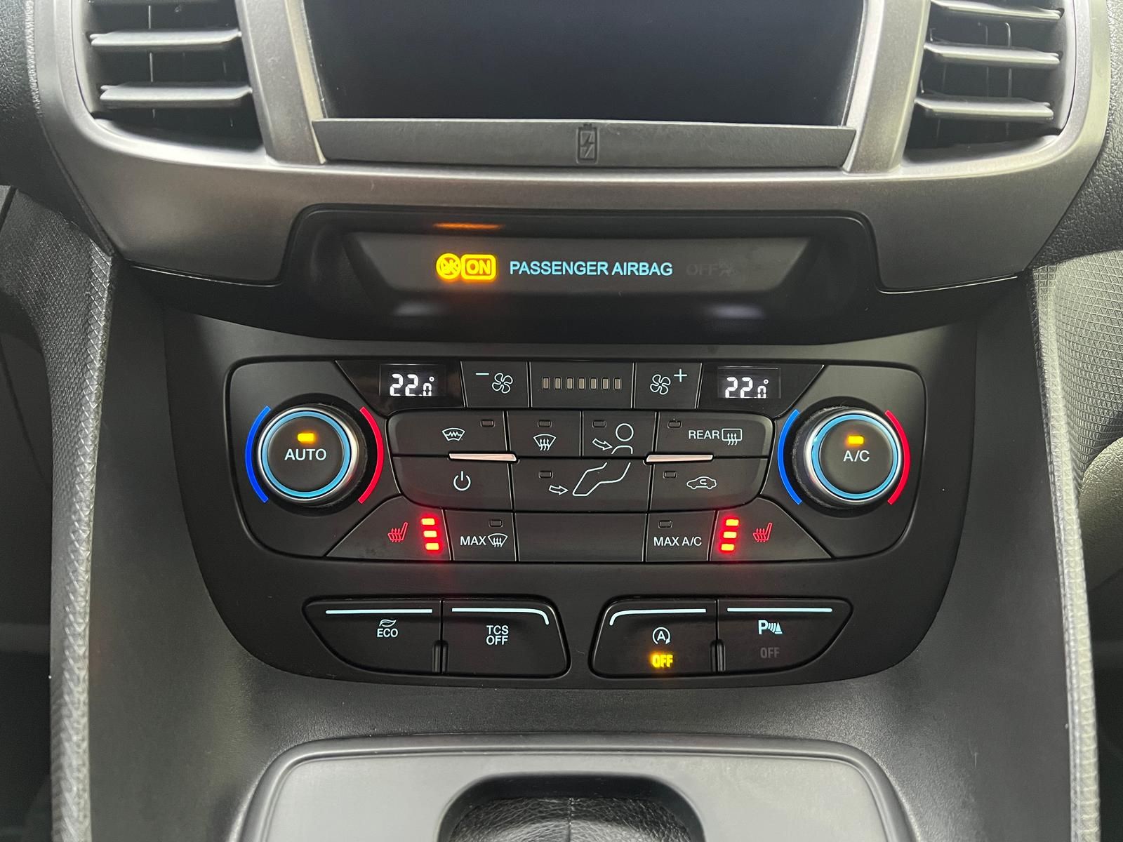 Fahrzeugabbildung Ford Transit Connect lang +AHK+CAM+CARPLAY+DAB+