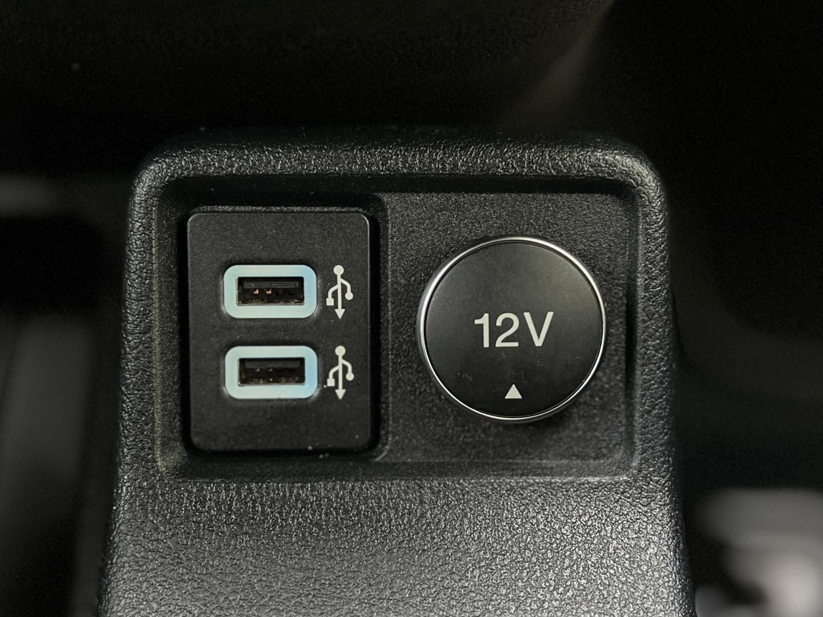 Fahrzeugabbildung Ford Transit Connect lang +AHK+CAM+CARPLAY+DAB+