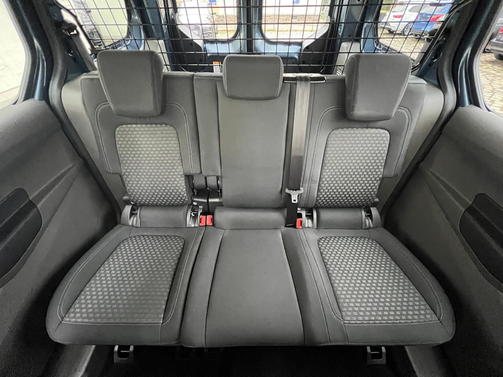 Fahrzeugabbildung Ford Transit Connect lang +AHK+CAM+CARPLAY+DAB+