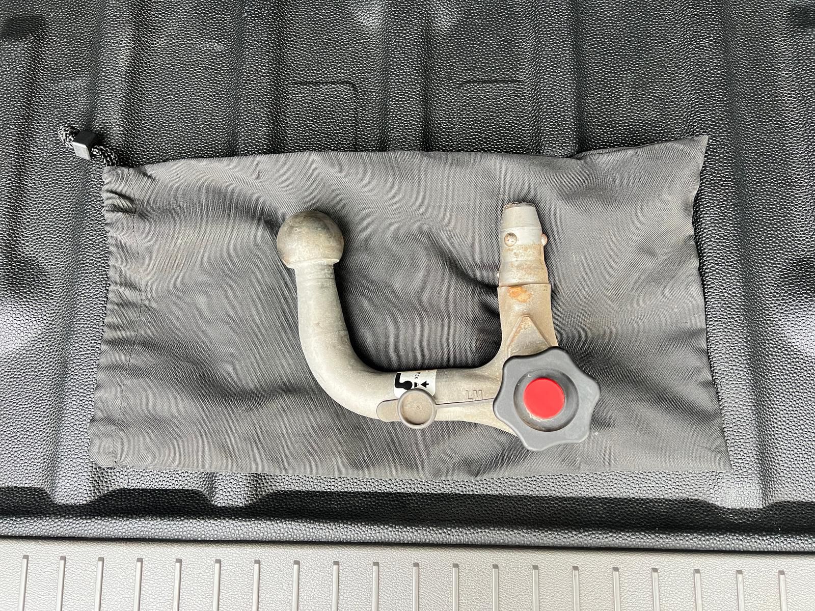 Fahrzeugabbildung Ford Transit Connect lang +AHK+CAM+CARPLAY+DAB+