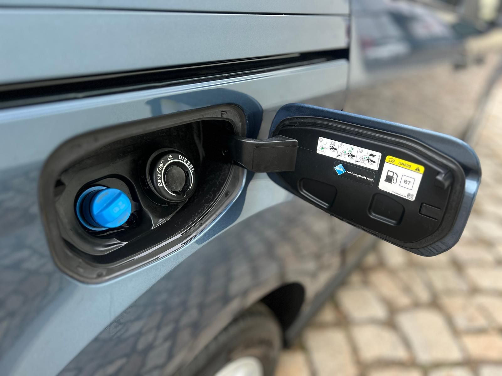 Fahrzeugabbildung Ford Transit Connect lang +AHK+CAM+CARPLAY+DAB+