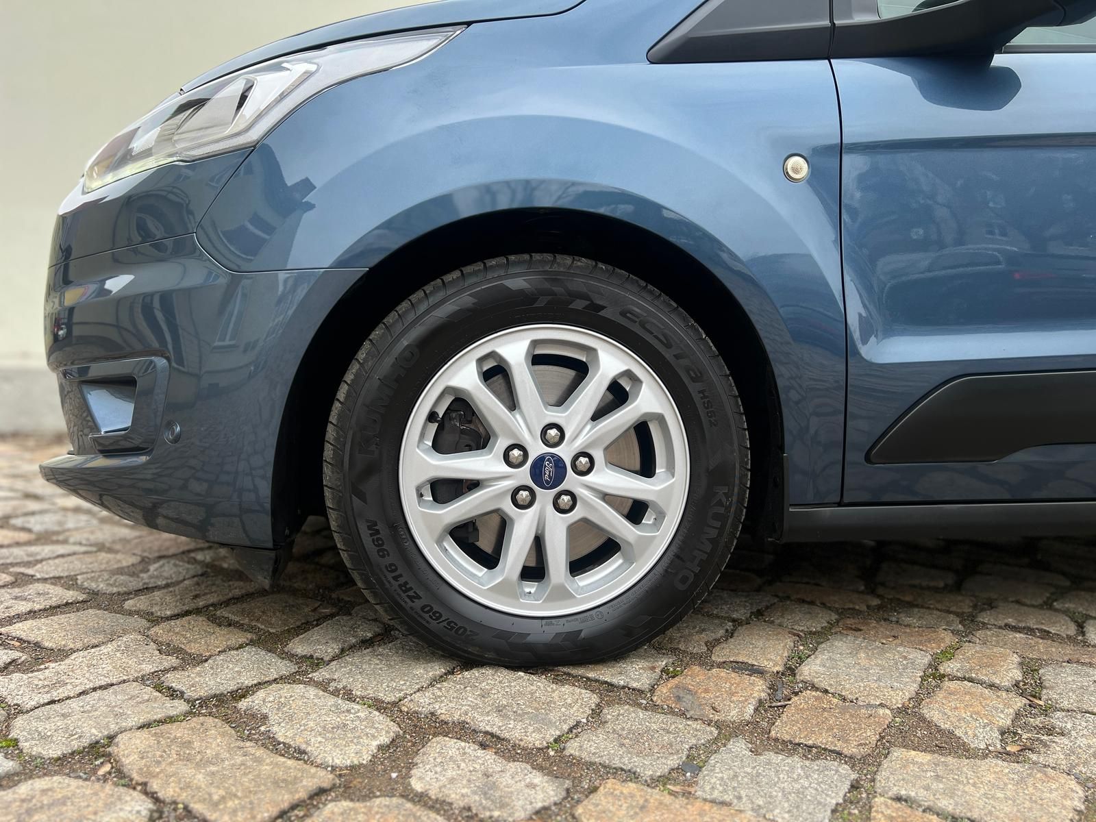 Fahrzeugabbildung Ford Transit Connect lang +AHK+CAM+CARPLAY+DAB+