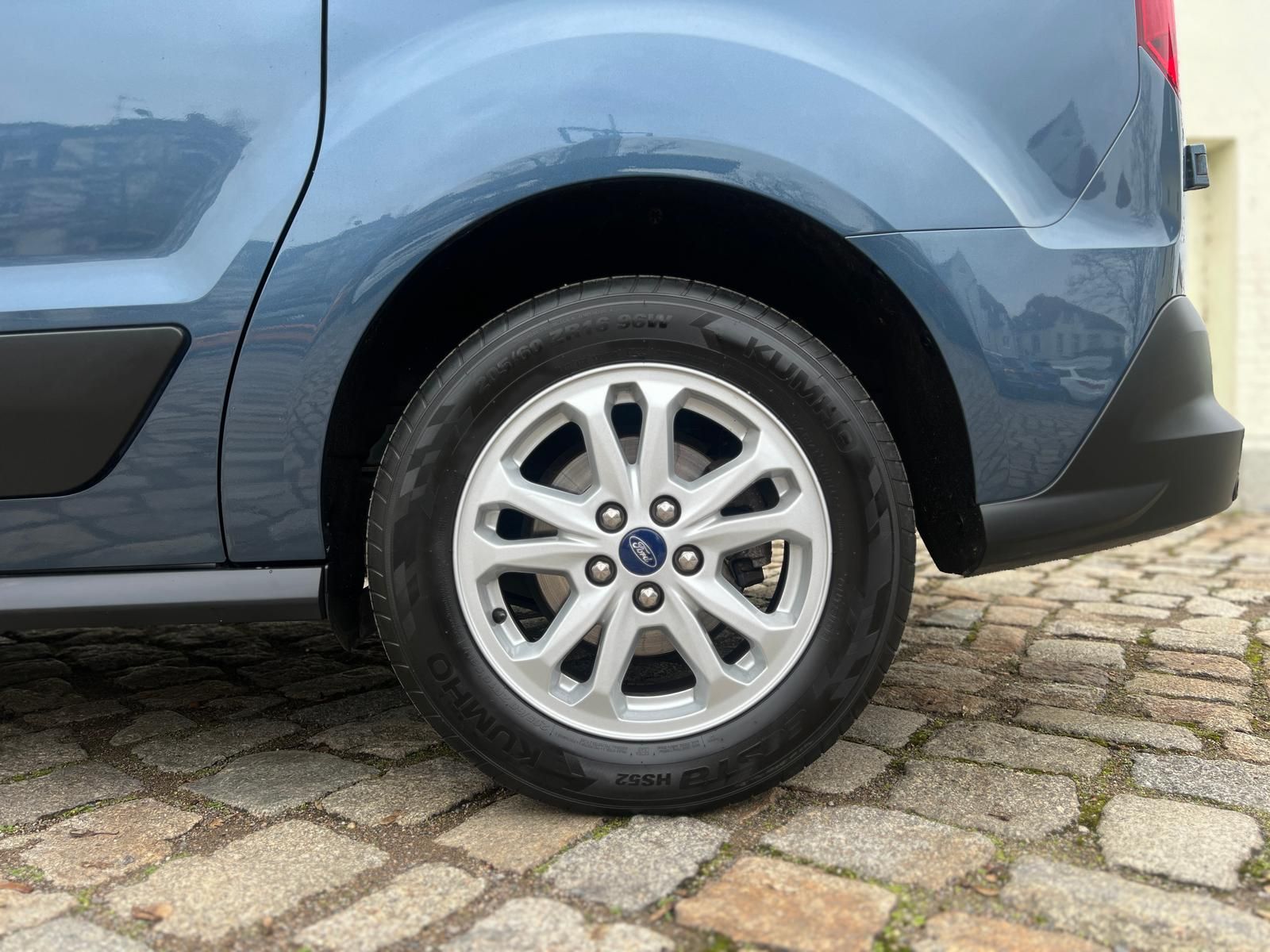 Fahrzeugabbildung Ford Transit Connect lang +AHK+CAM+CARPLAY+DAB+