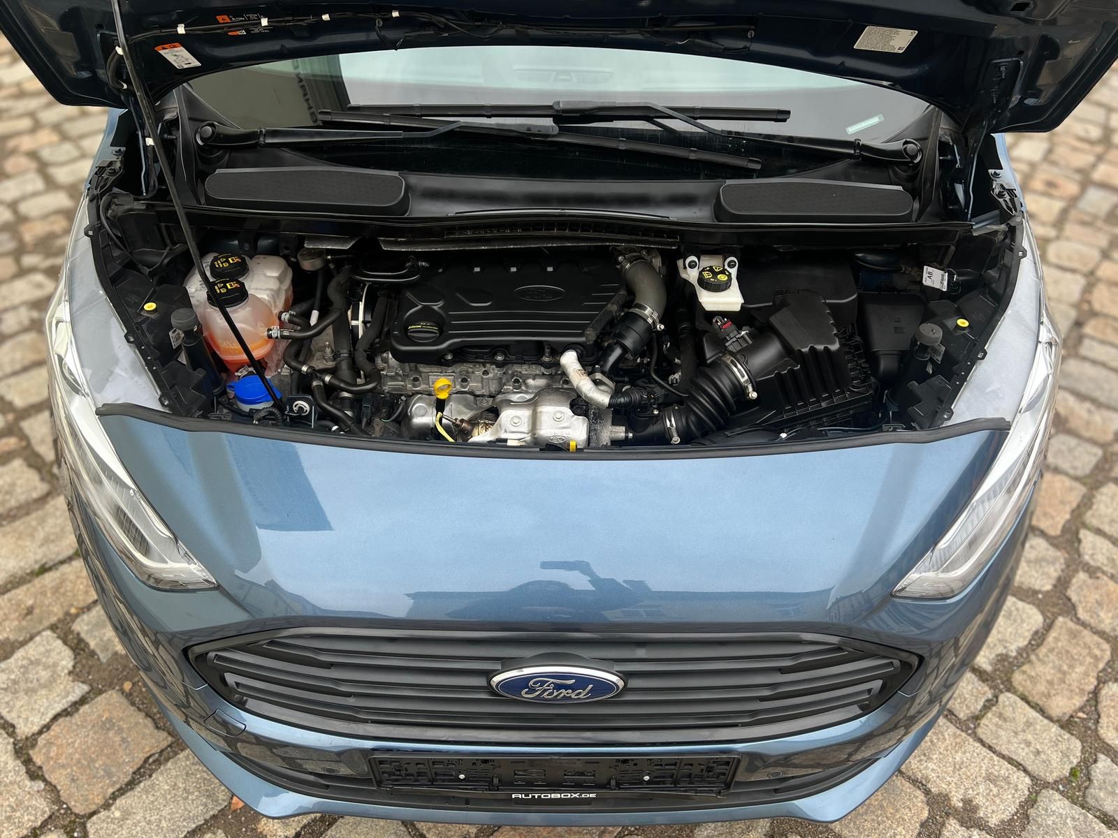 Fahrzeugabbildung Ford Transit Connect lang +AHK+CAM+CARPLAY+DAB+