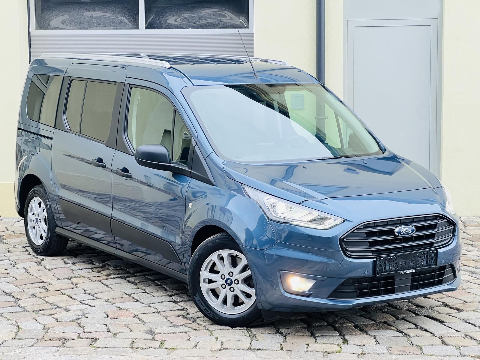 Fahrzeugabbildung Ford Transit Connect lang +AHK+CAM+CARPLAY+DAB+