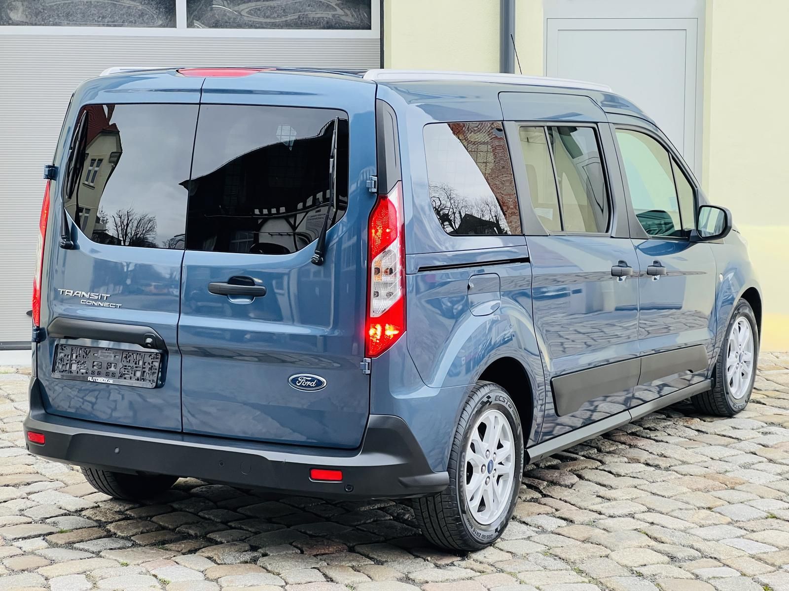 Fahrzeugabbildung Ford Transit Connect lang +AHK+CAM+CARPLAY+DAB+