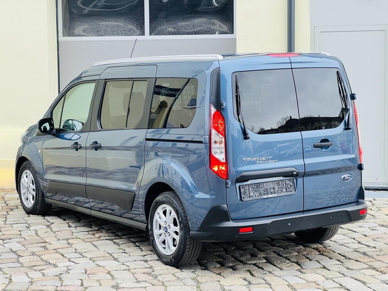 Fahrzeugabbildung Ford Transit Connect lang +AHK+CAM+CARPLAY+DAB+