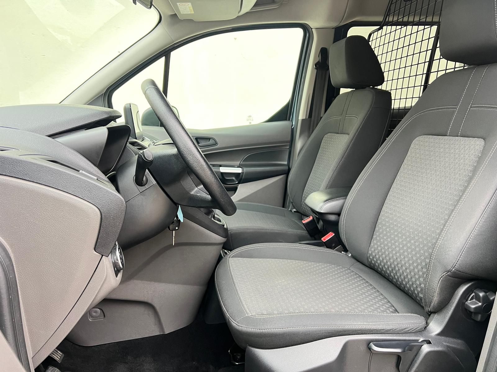 Fahrzeugabbildung Ford Transit Connect lang +AHK+CAM+CARPLAY+DAB+