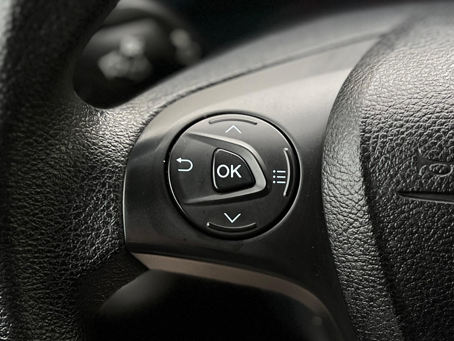 Fahrzeugabbildung Ford Transit Connect lang +AHK+CAM+CARPLAY+DAB+