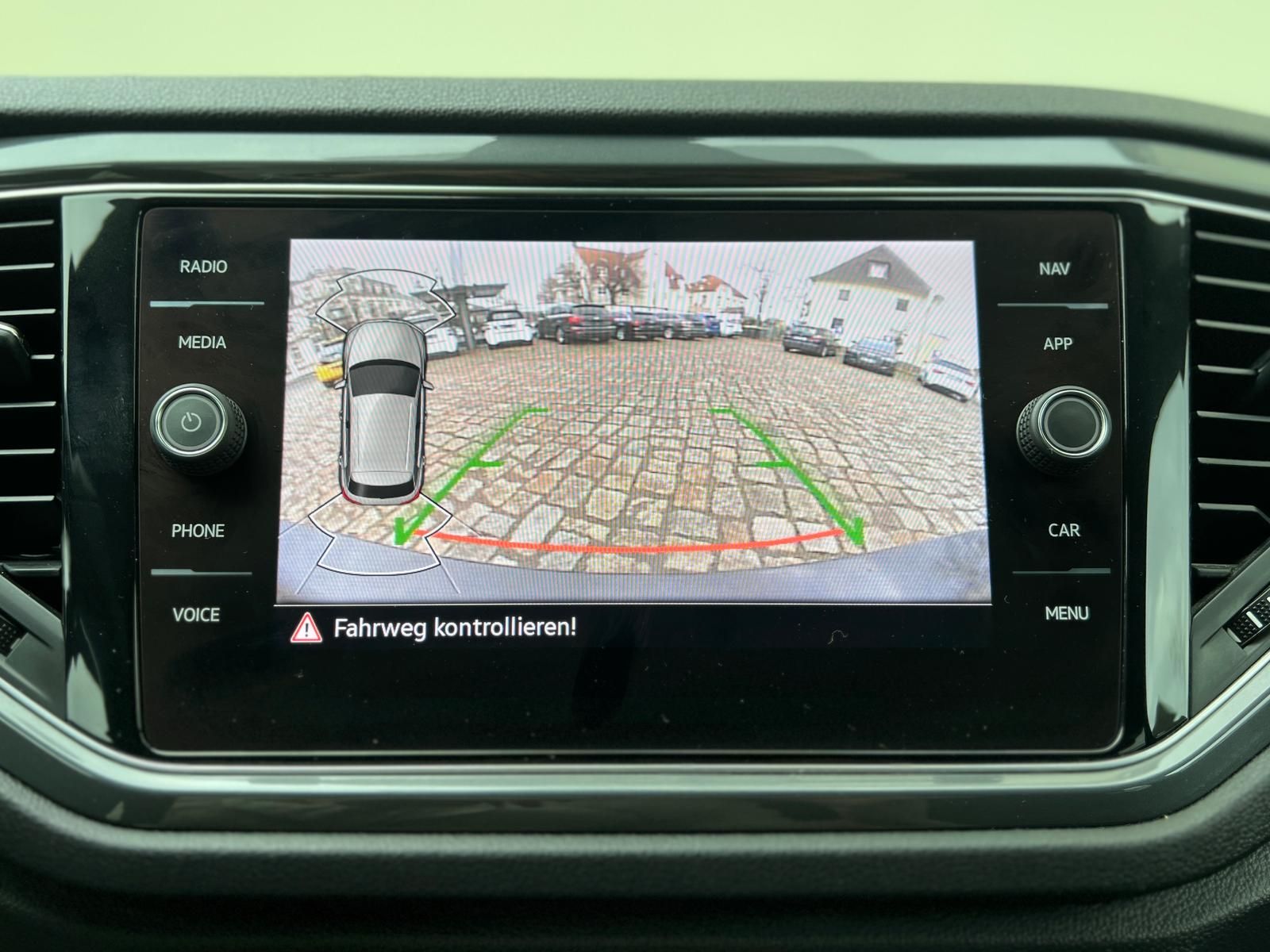 Fahrzeugabbildung Volkswagen T-Roc Sport 2.0 TDI DSG +AHK+CARPLAY+DAB+LED+