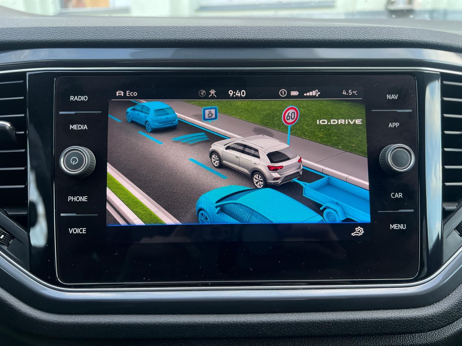 Fahrzeugabbildung Volkswagen T-Roc Sport 2.0 TDI DSG +AHK+CARPLAY+DAB+LED+