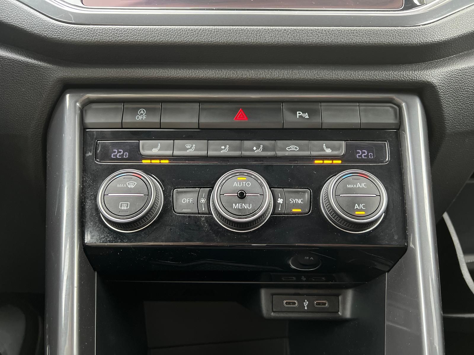 Fahrzeugabbildung Volkswagen T-Roc Sport 2.0 TDI DSG +AHK+CARPLAY+DAB+LED+