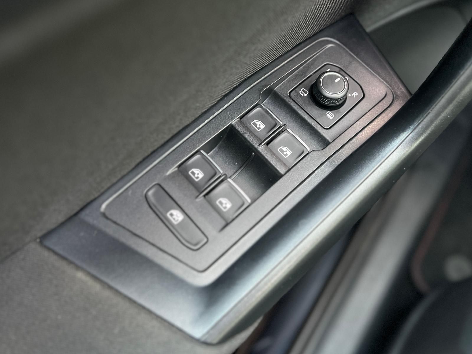 Fahrzeugabbildung Volkswagen T-Roc Sport 2.0 TDI DSG +AHK+CARPLAY+DAB+LED+