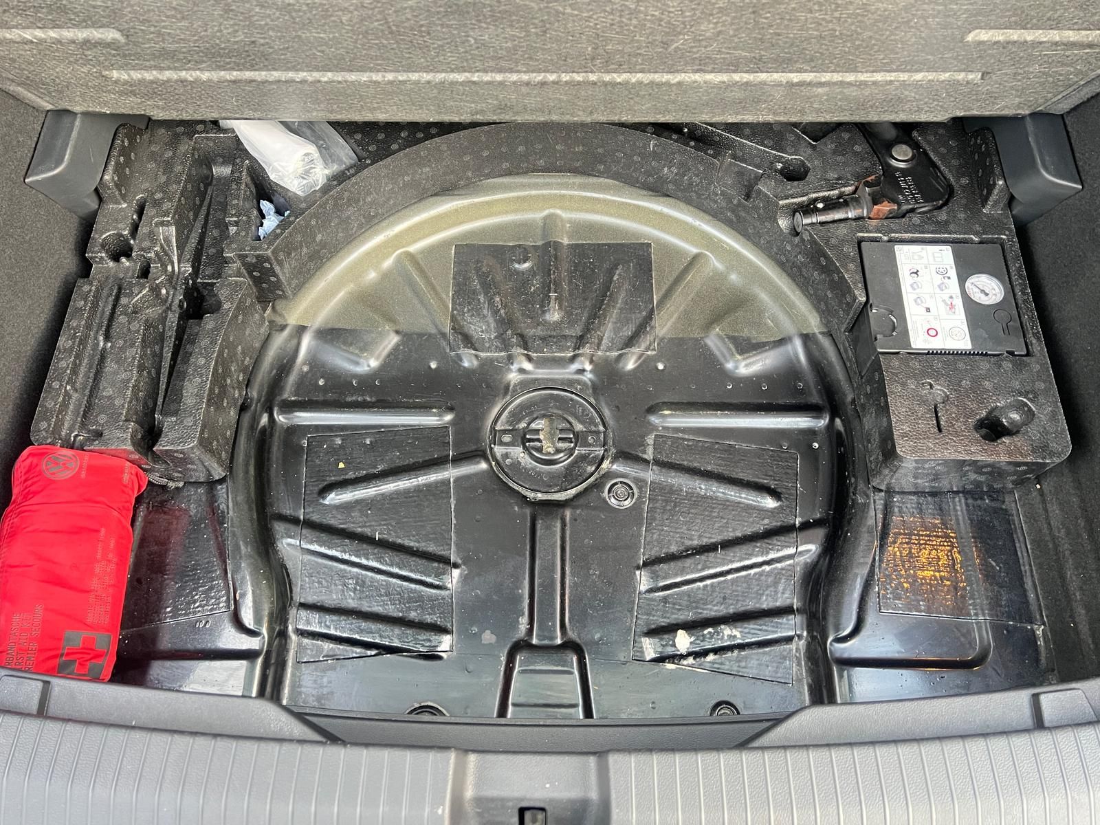 Fahrzeugabbildung Volkswagen T-Roc Sport 2.0 TDI DSG +AHK+CARPLAY+DAB+LED+