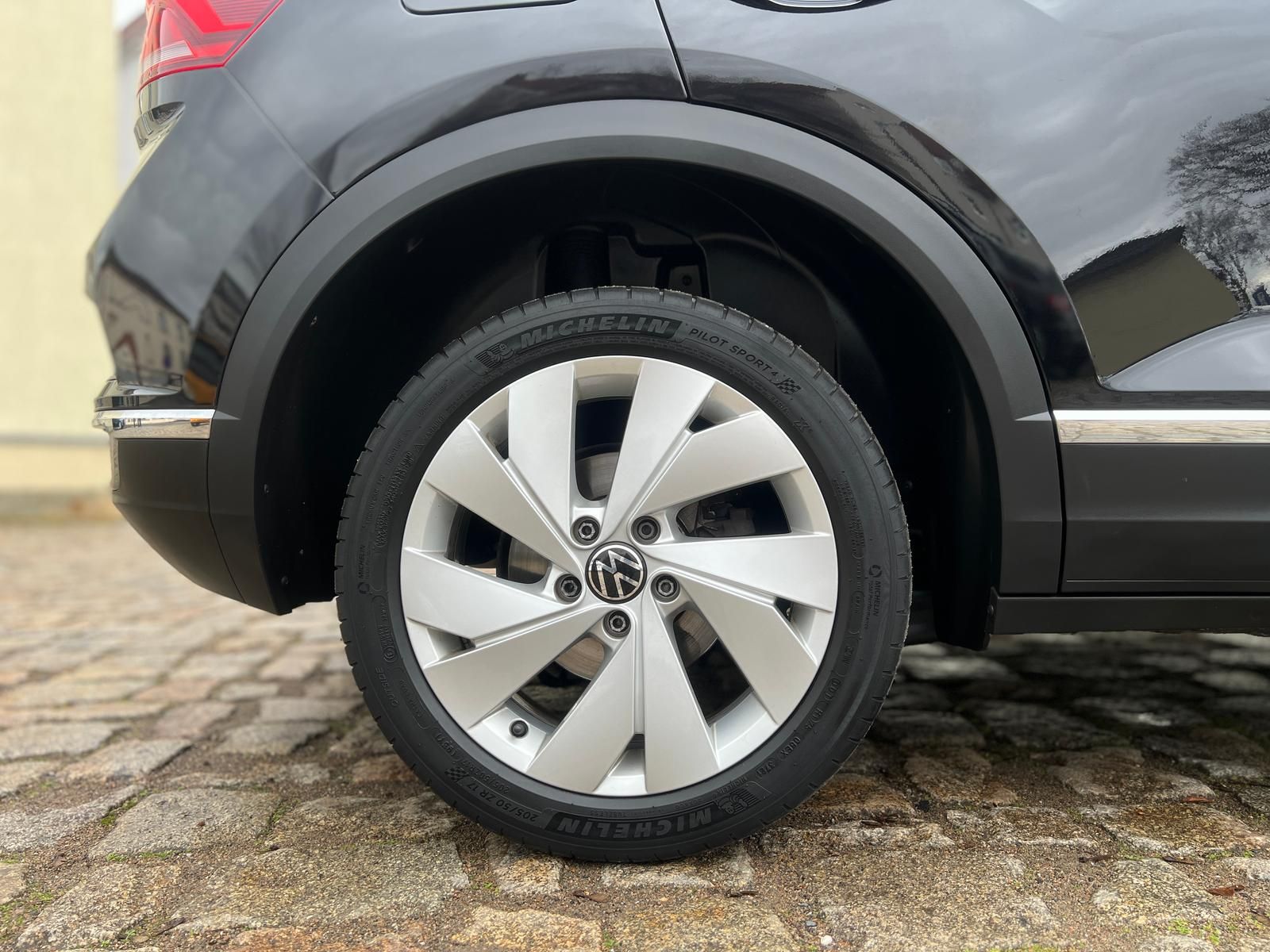Fahrzeugabbildung Volkswagen T-Roc Sport 2.0 TDI DSG +AHK+CARPLAY+DAB+LED+