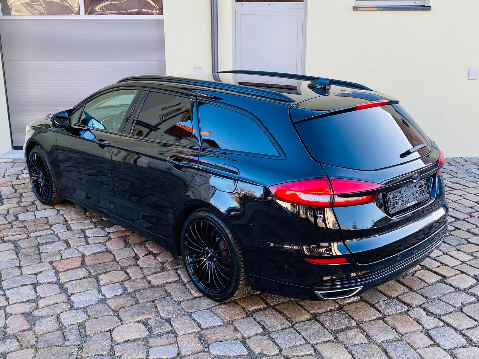 Fahrzeugabbildung Ford Mondeo Titanium EcoBue +ACC+CAM+DAB+LED+NAVI+