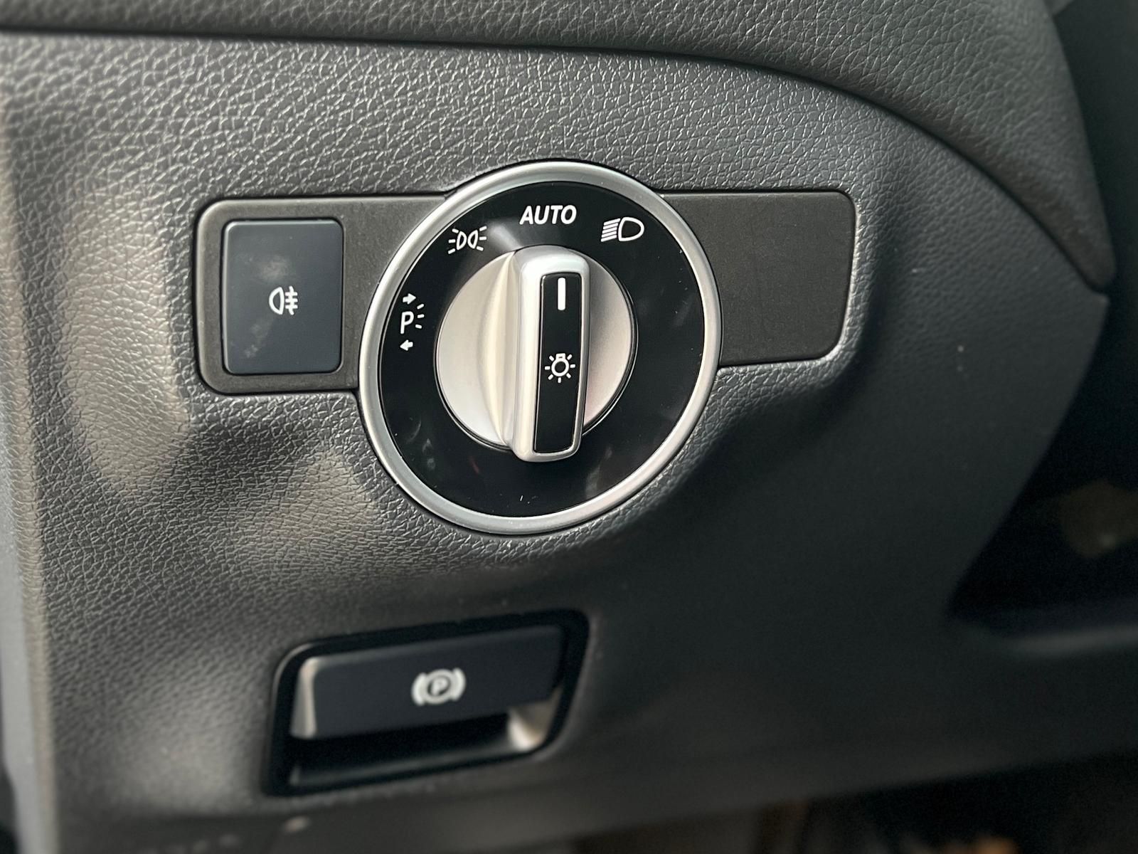 Fahrzeugabbildung Mercedes-Benz CLA 180 Shooting Brake AMG Line +HARMANN+PANO+