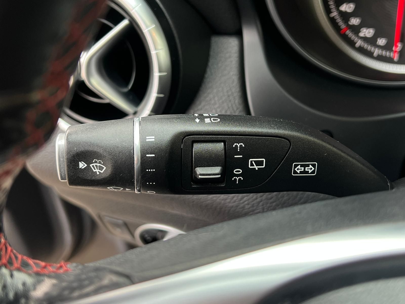 Fahrzeugabbildung Mercedes-Benz CLA 180 Shooting Brake AMG Line +HARMANN+PANO+