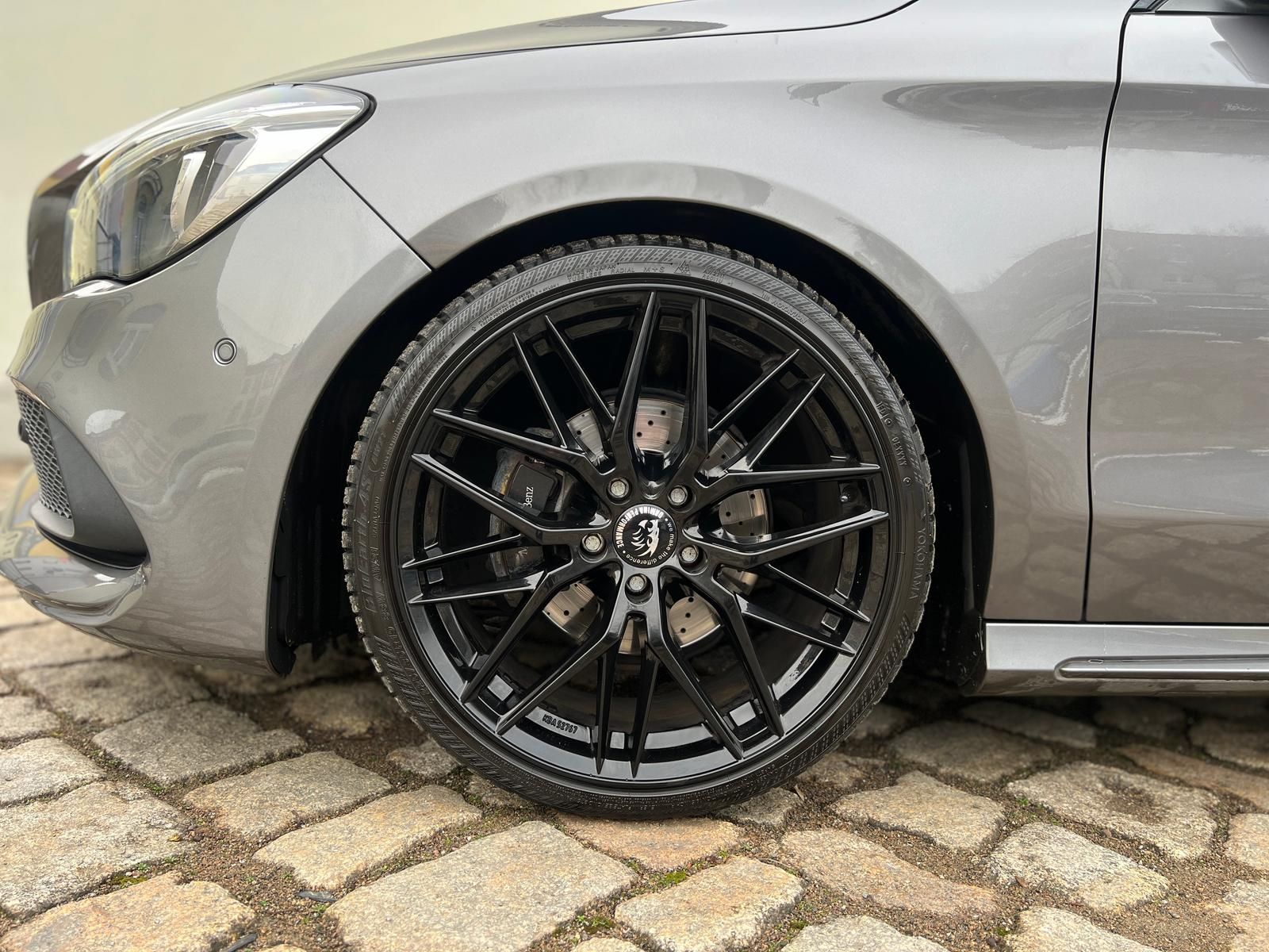 Fahrzeugabbildung Mercedes-Benz CLA 180 Shooting Brake AMG Line +HARMANN+PANO+