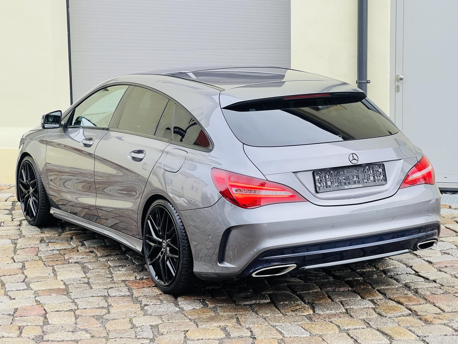 Fahrzeugabbildung Mercedes-Benz CLA 180 Shooting Brake AMG Line +HARMANN+PANO+