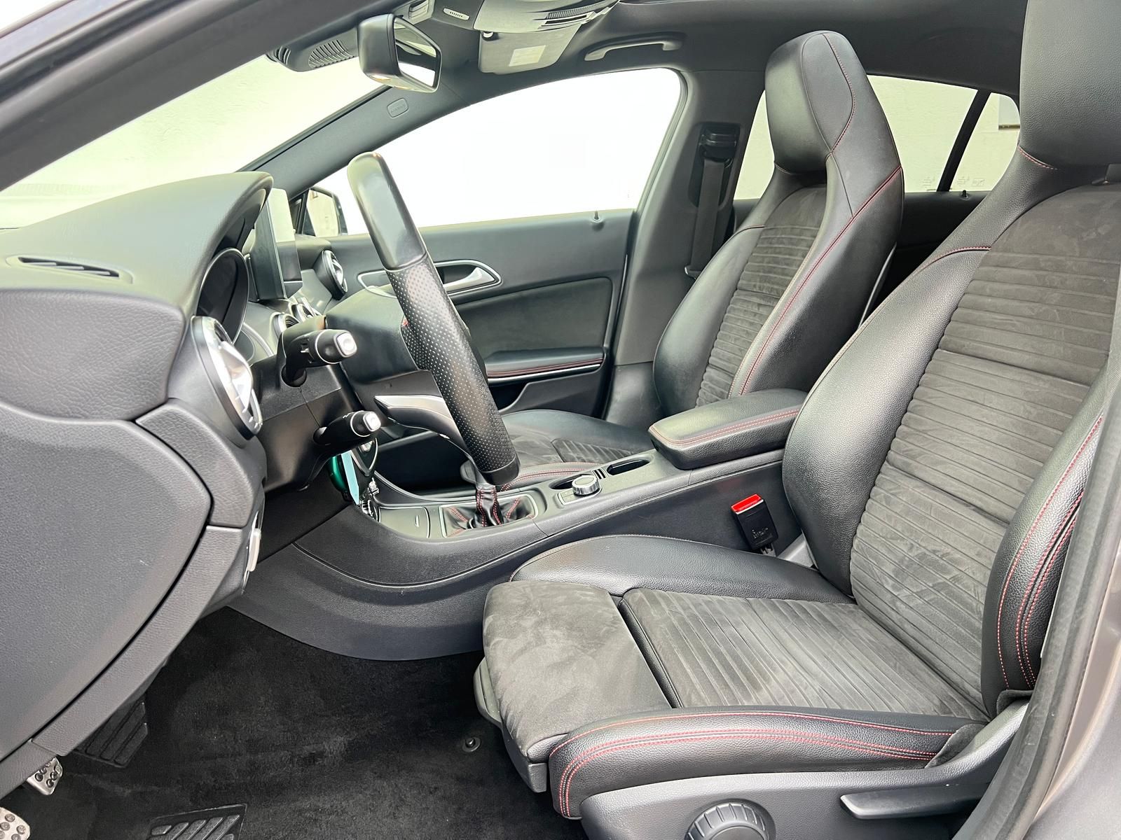 Fahrzeugabbildung Mercedes-Benz CLA 180 Shooting Brake AMG Line +HARMANN+PANO+