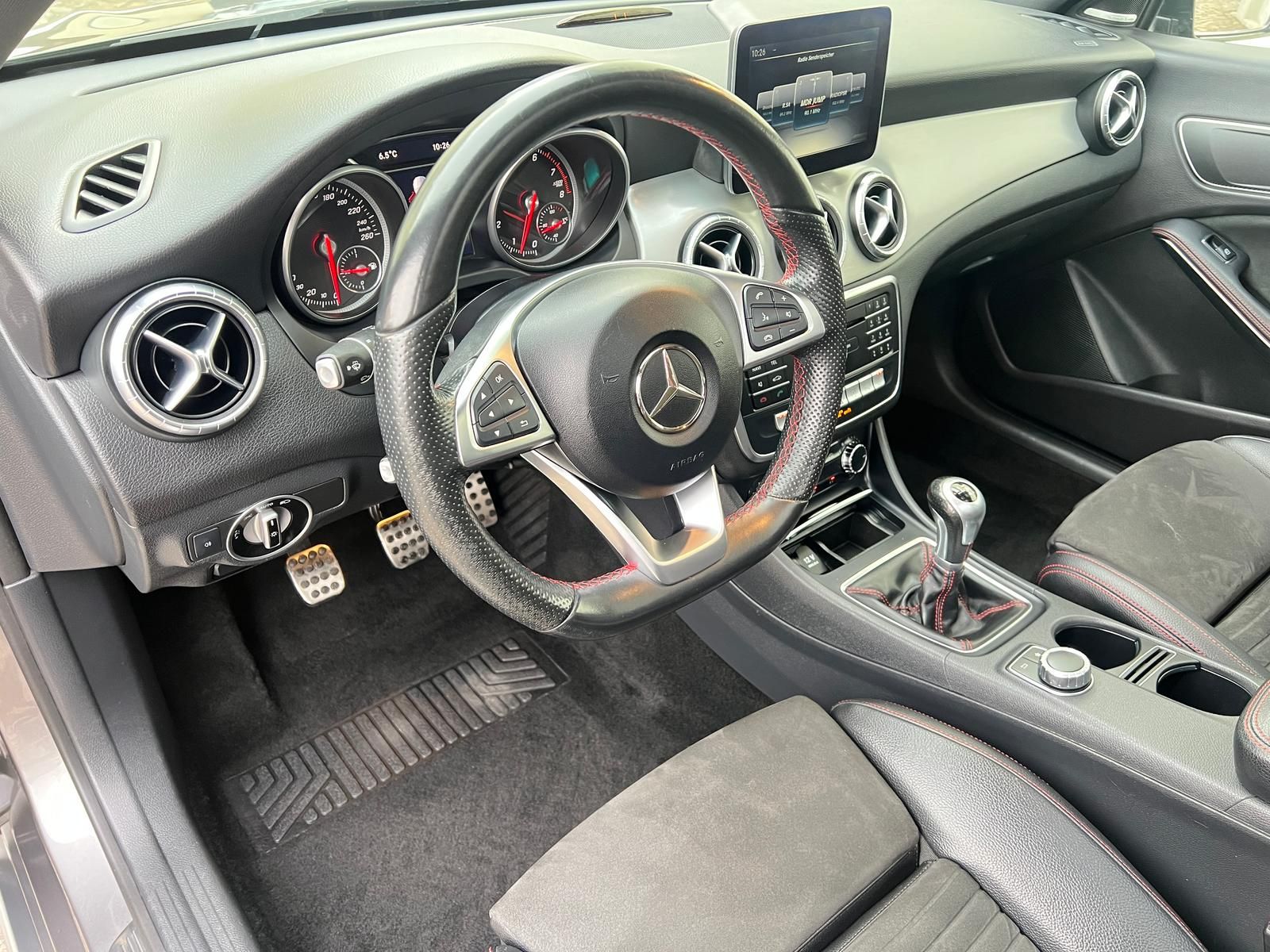 Fahrzeugabbildung Mercedes-Benz CLA 180 Shooting Brake AMG Line +HARMANN+PANO+