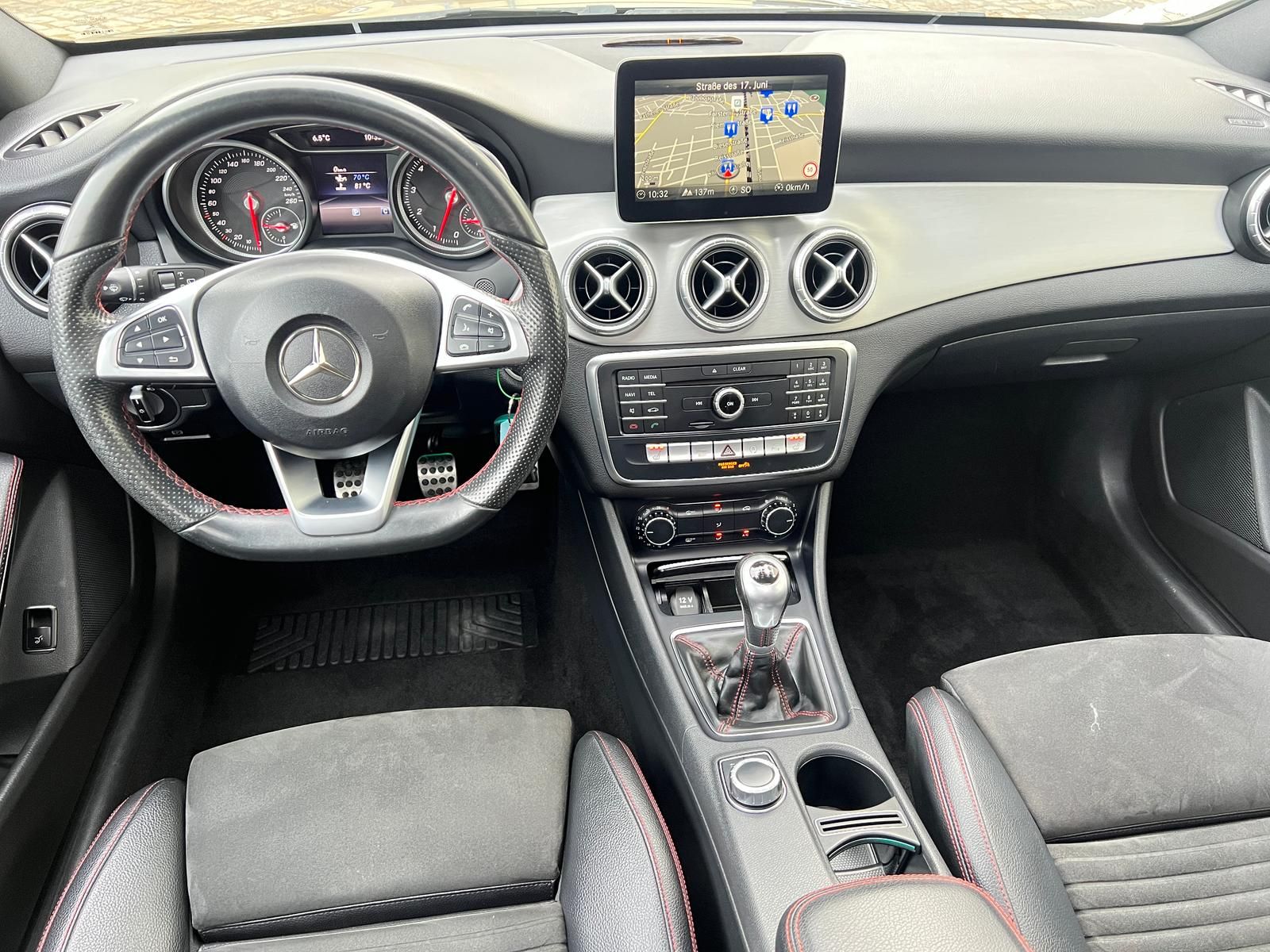 Fahrzeugabbildung Mercedes-Benz CLA 180 Shooting Brake AMG Line +HARMANN+PANO+