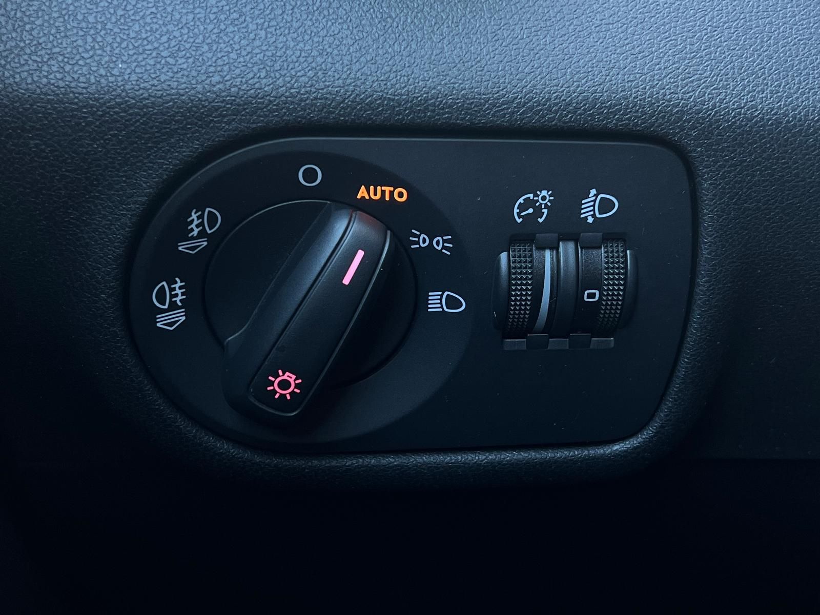 Fahrzeugabbildung Audi A1 1.2 TFSI attraction +BT+KLIMA+PDC+SHZ+