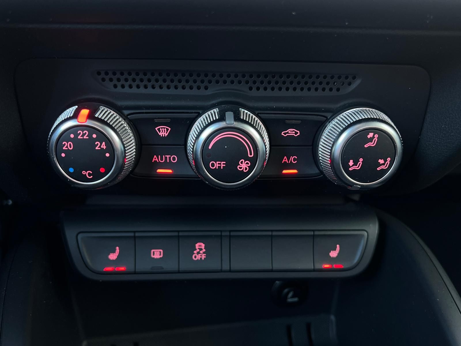 Fahrzeugabbildung Audi A1 1.2 TFSI attraction +BT+KLIMA+PDC+SHZ+