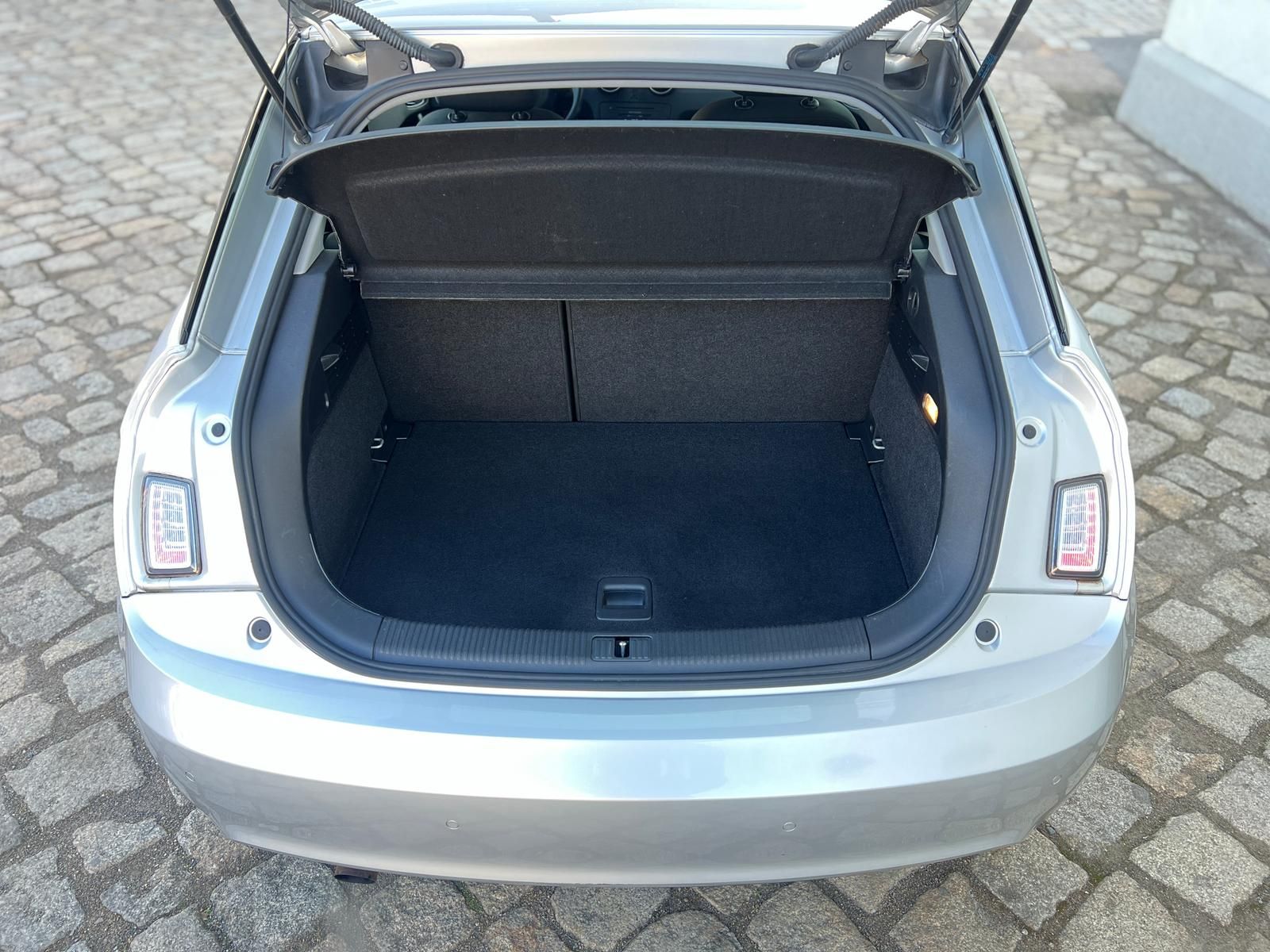 Fahrzeugabbildung Audi A1 1.2 TFSI attraction +BT+KLIMA+PDC+SHZ+