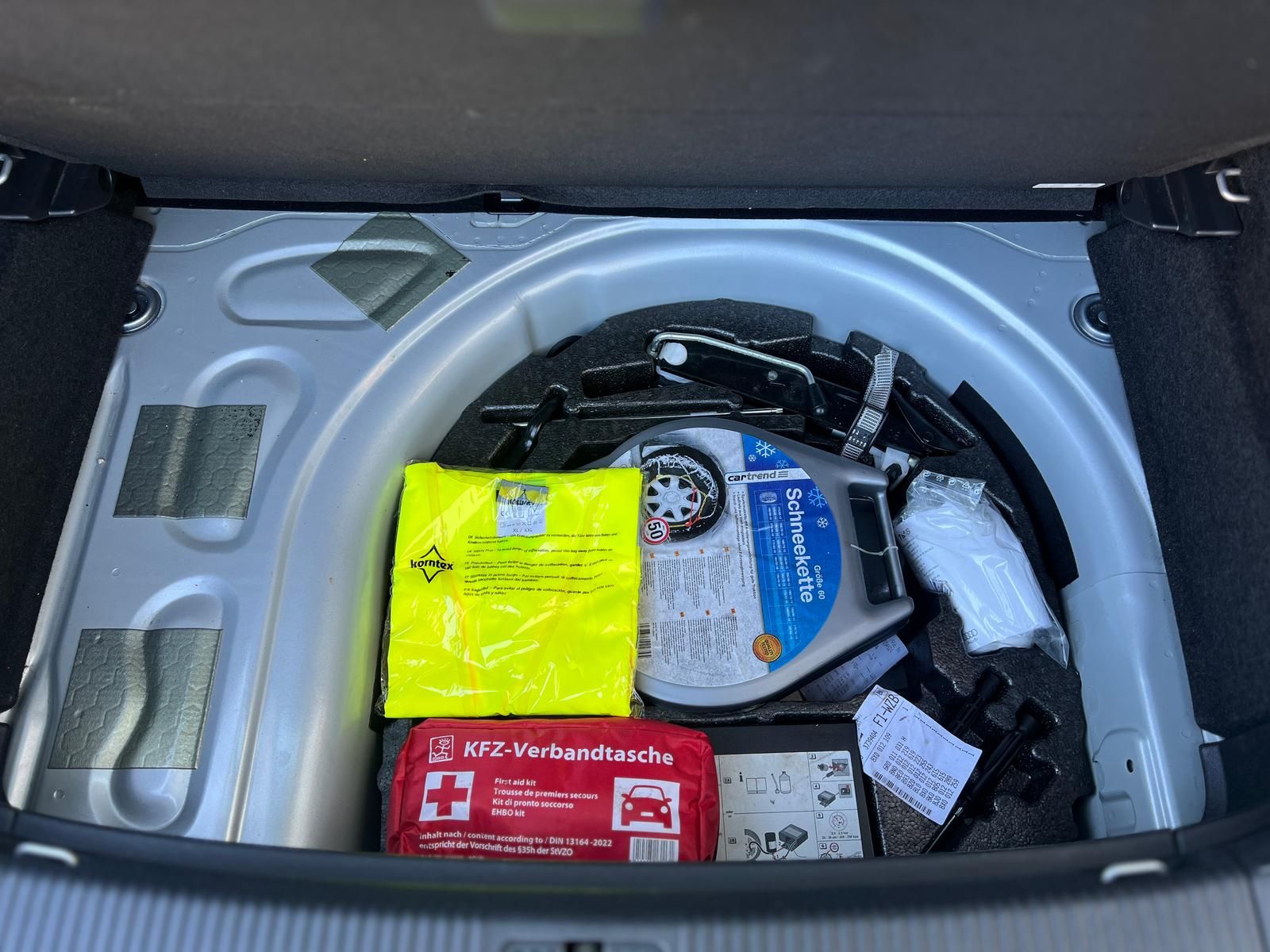 Fahrzeugabbildung Audi A1 1.2 TFSI attraction +BT+KLIMA+PDC+SHZ+