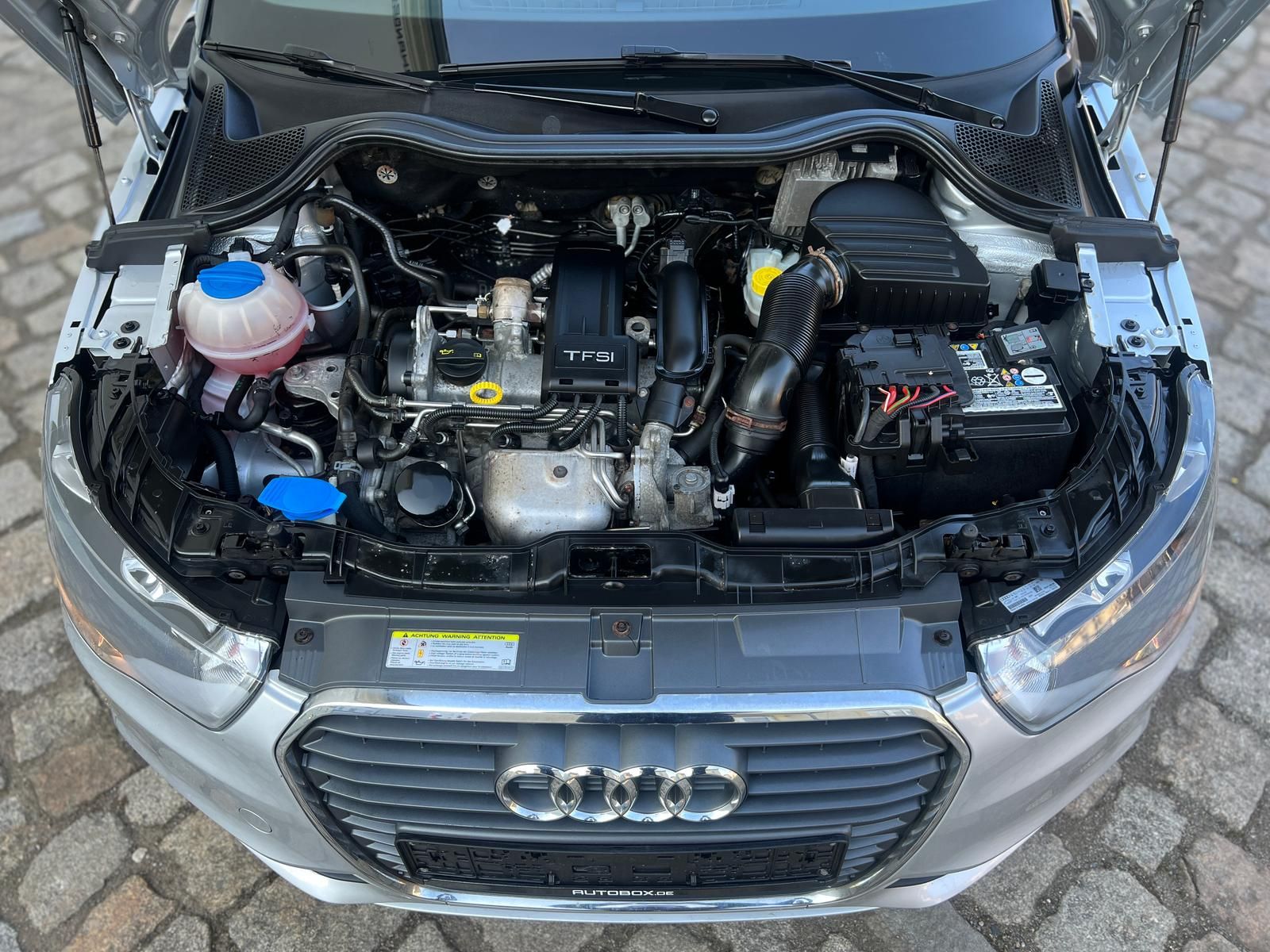 Fahrzeugabbildung Audi A1 1.2 TFSI attraction +BT+KLIMA+PDC+SHZ+