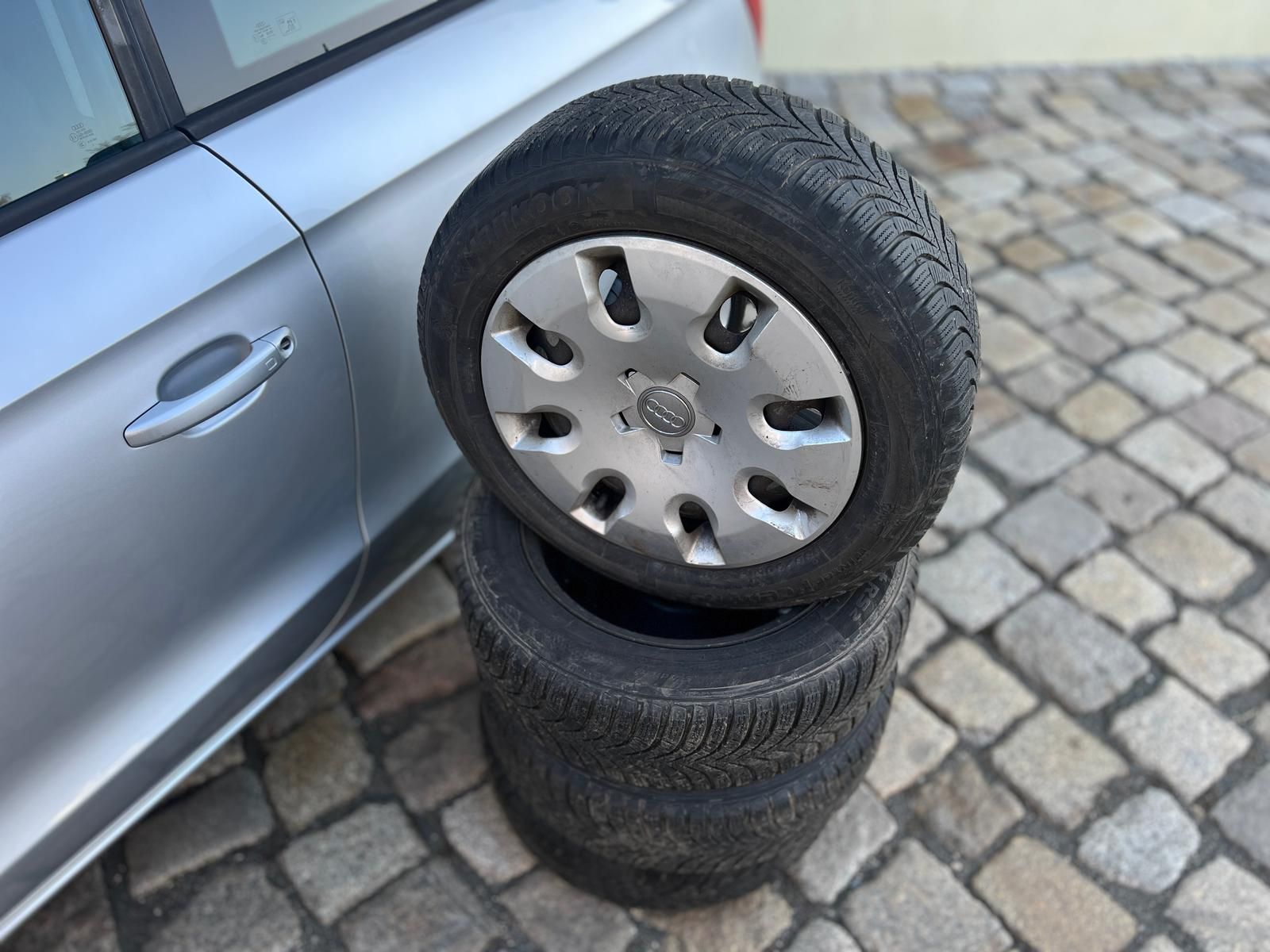 Fahrzeugabbildung Audi A1 1.2 TFSI attraction +BT+KLIMA+PDC+SHZ+