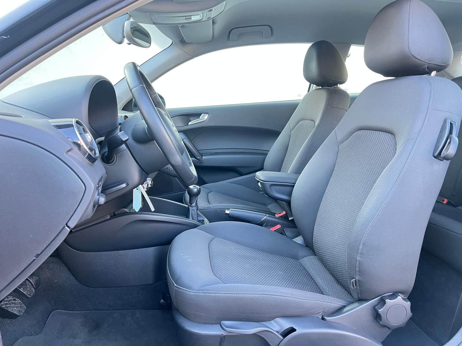 Fahrzeugabbildung Audi A1 1.2 TFSI attraction +BT+KLIMA+PDC+SHZ+