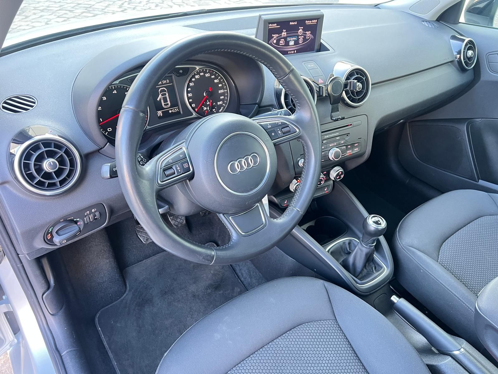 Fahrzeugabbildung Audi A1 1.2 TFSI attraction +BT+KLIMA+PDC+SHZ+