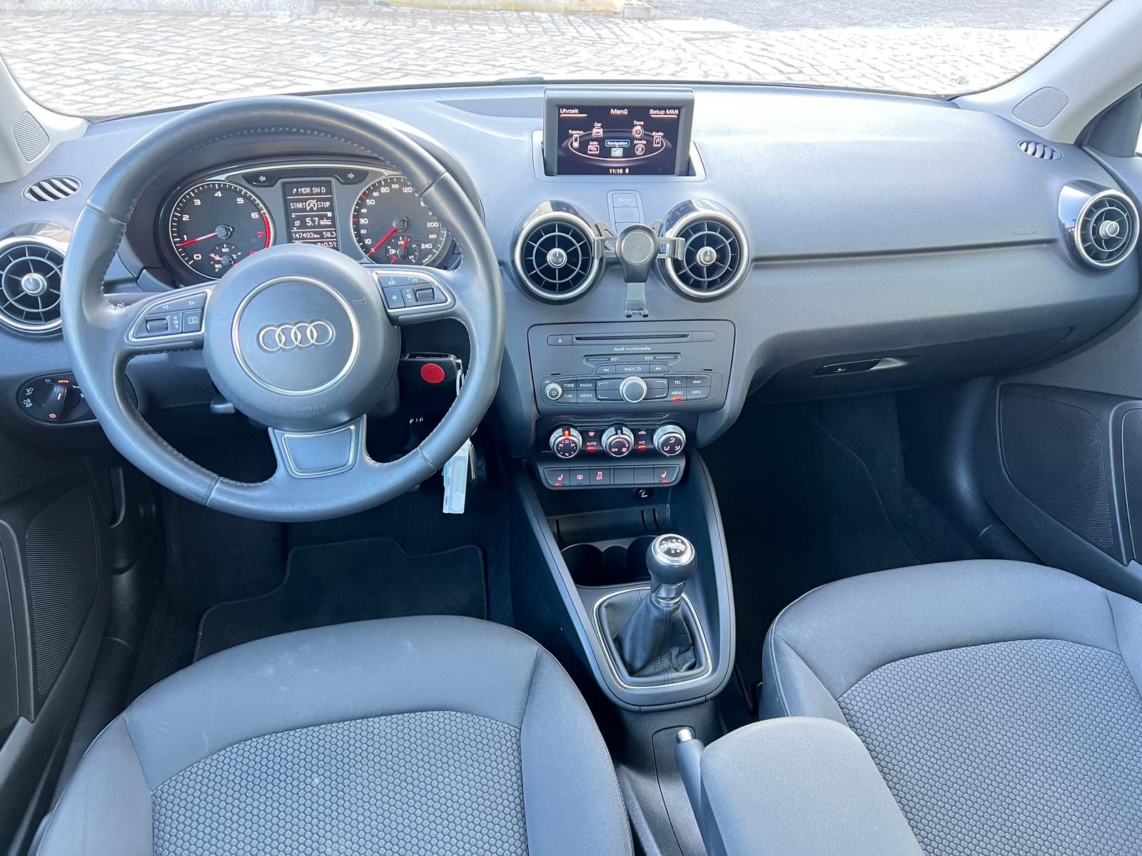 Fahrzeugabbildung Audi A1 1.2 TFSI attraction +BT+KLIMA+PDC+SHZ+