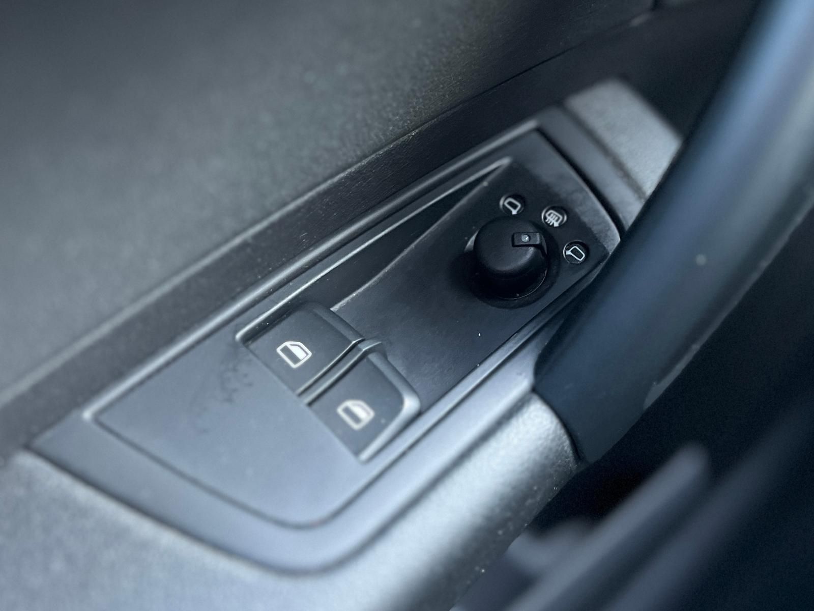 Fahrzeugabbildung Audi A1 1.2 TFSI attraction +BT+KLIMA+PDC+SHZ+