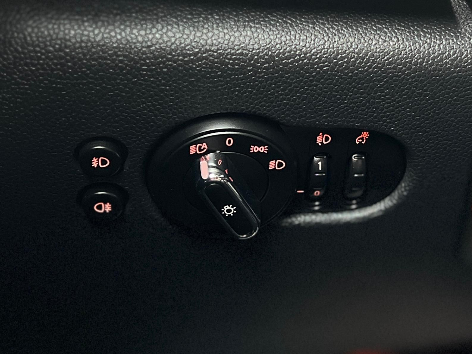 Fahrzeugabbildung MINI Cooper Chili Cabrio +BT+DAB+LEDER+PDC+SHZ+