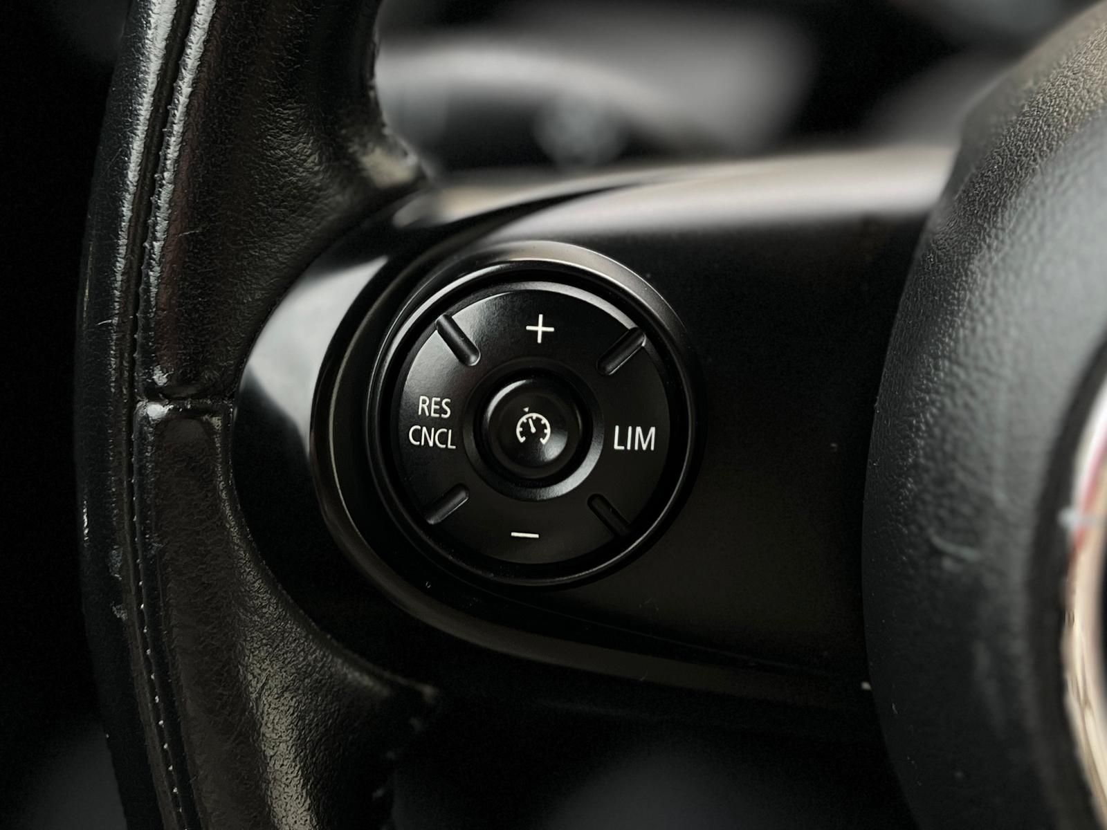 Fahrzeugabbildung MINI Cooper Chili Cabrio +BT+DAB+LEDER+PDC+SHZ+