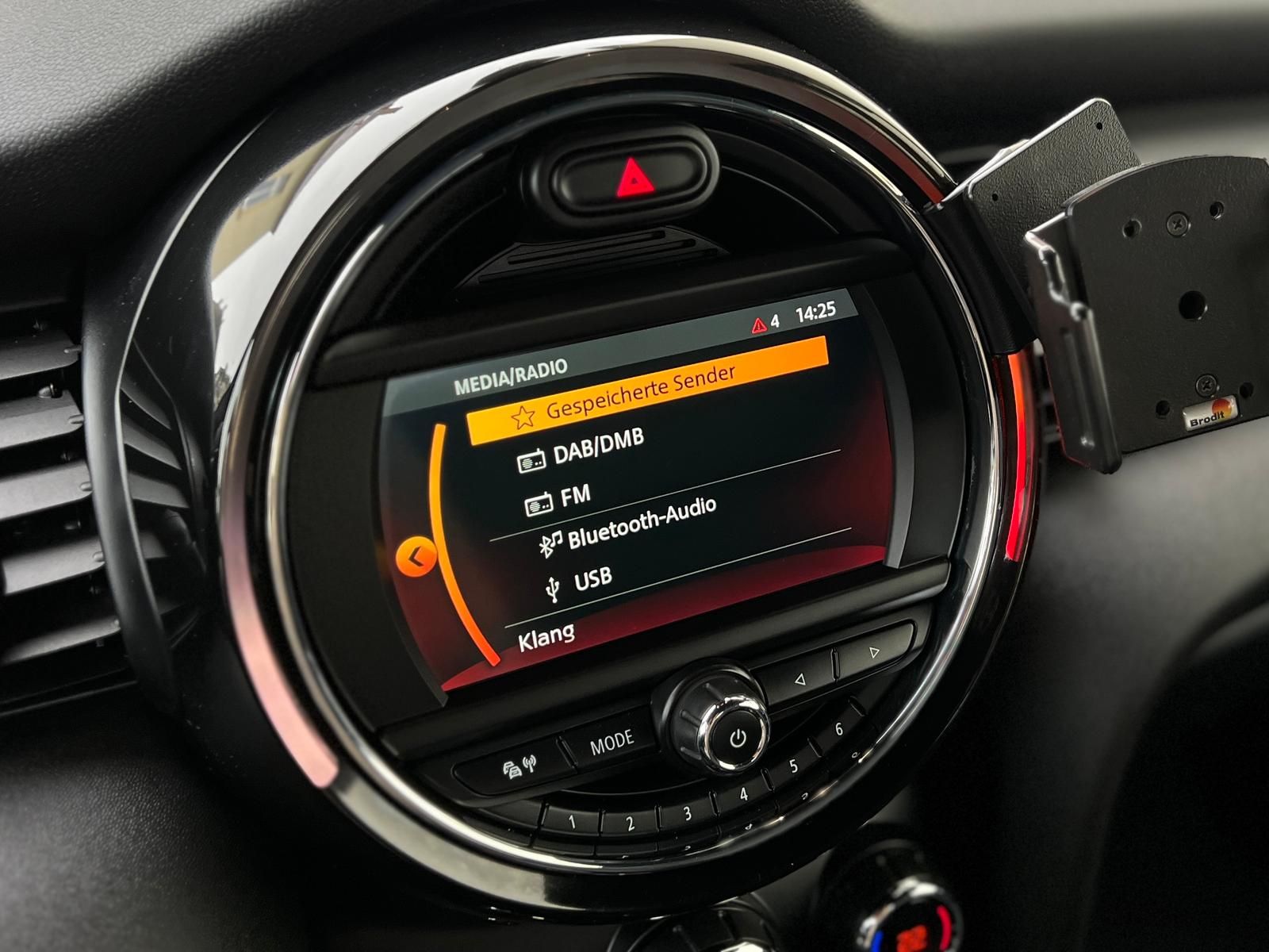 Fahrzeugabbildung MINI Cooper Chili Cabrio +BT+DAB+LEDER+PDC+SHZ+