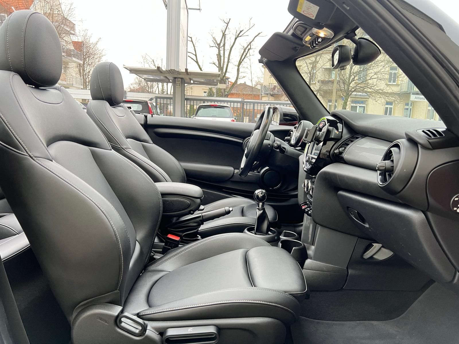 Fahrzeugabbildung MINI Cooper Chili Cabrio +BT+DAB+LEDER+PDC+SHZ+