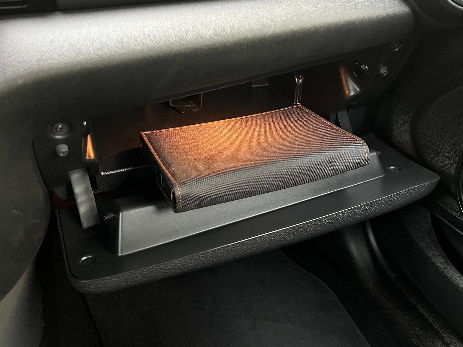 Fahrzeugabbildung MINI Cooper Chili Cabrio +BT+DAB+LEDER+PDC+SHZ+