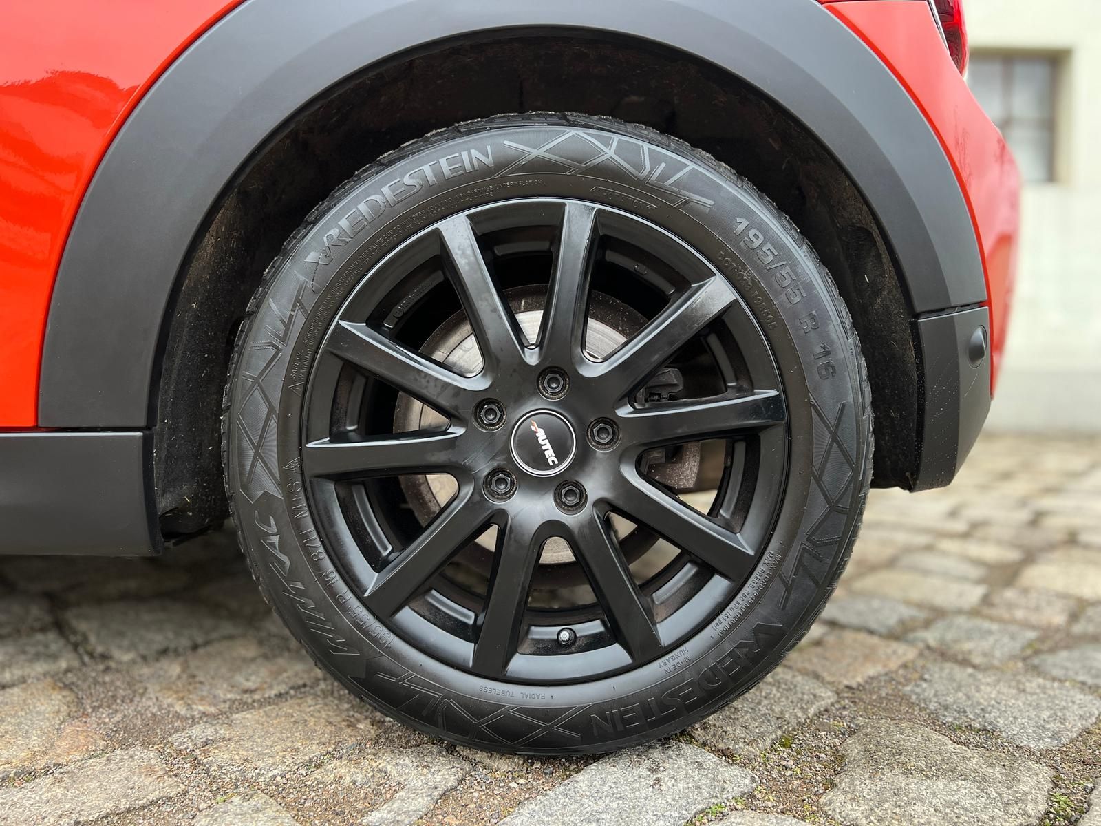 Fahrzeugabbildung MINI Cooper Chili Cabrio +BT+DAB+LEDER+PDC+SHZ+