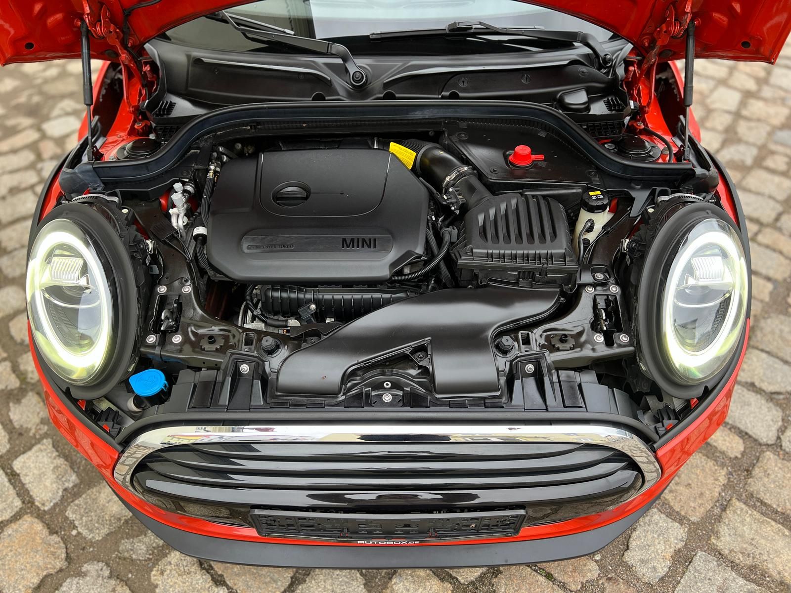 Fahrzeugabbildung MINI Cooper Chili Cabrio +BT+DAB+LEDER+PDC+SHZ+